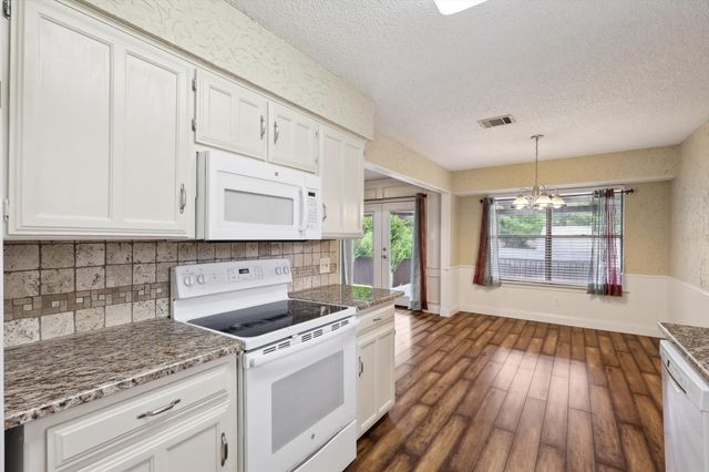2813 Cripple Creek Trail, Grapevine, TX 76051