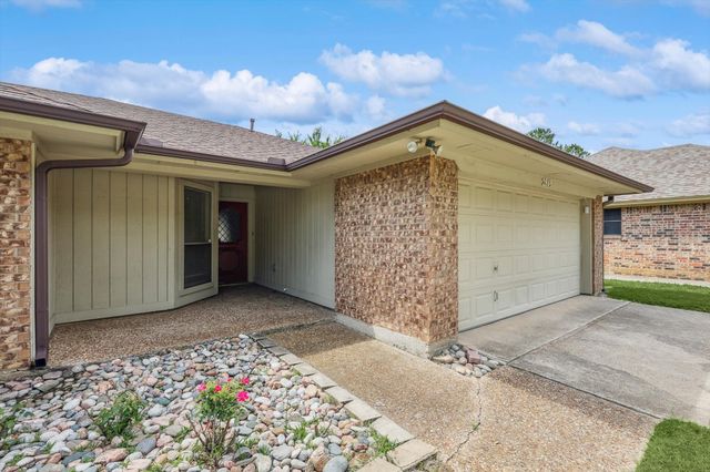 2813 Cripple Creek Trail, Grapevine, TX 76051
