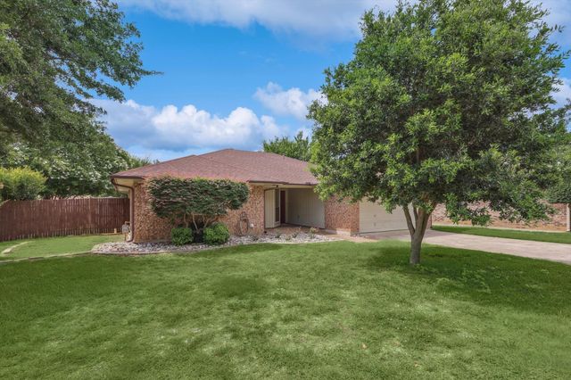 2813 Cripple Creek Trail, Grapevine, TX 76051