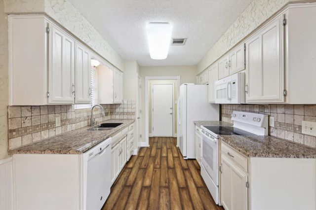 2813 Cripple Creek Trail, Grapevine, TX 76051