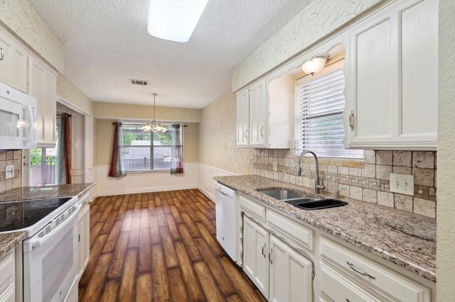 2813 Cripple Creek Trail, Grapevine, TX 76051