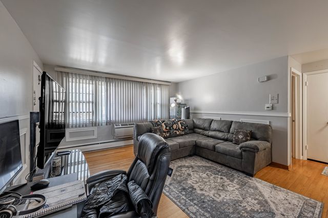 2 Le Moyne Parkway 3S, Oak Park, IL 60302