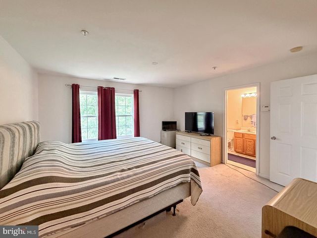 10186 TREE FROG PL, White Plains, MD 20695