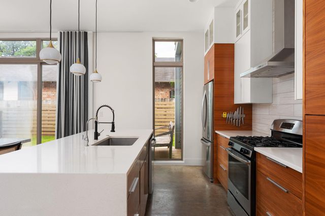 1132 Salina ST, Austin, TX 78702