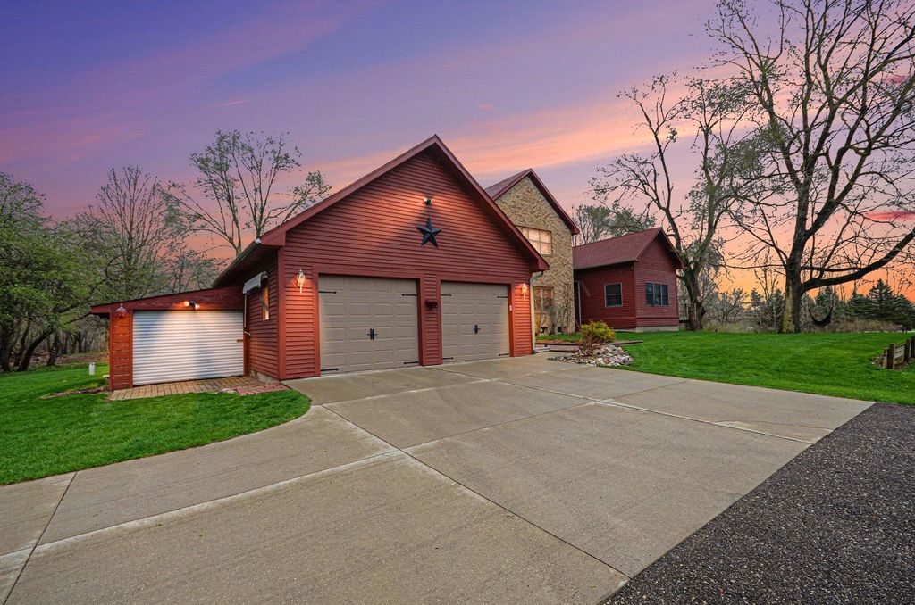 3463 N Lake Pleasant Road, Attica, MI 48412