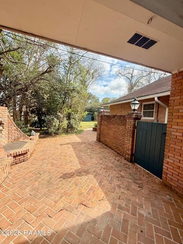 320 Duperier Avenue, New Iberia, LA 70563