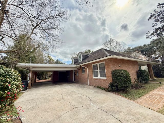 320 Duperier Avenue, New Iberia, LA 70563