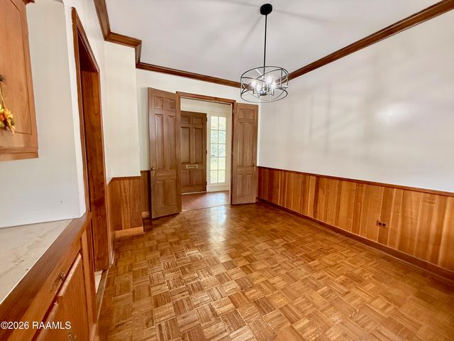 320 Duperier Avenue, New Iberia, LA 70563