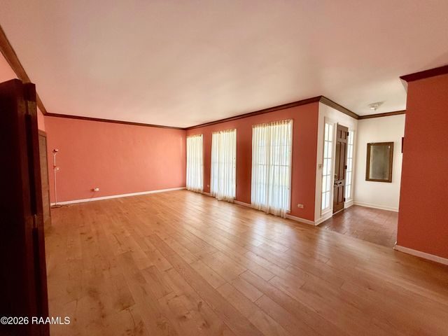 320 Duperier Avenue, New Iberia, LA 70563