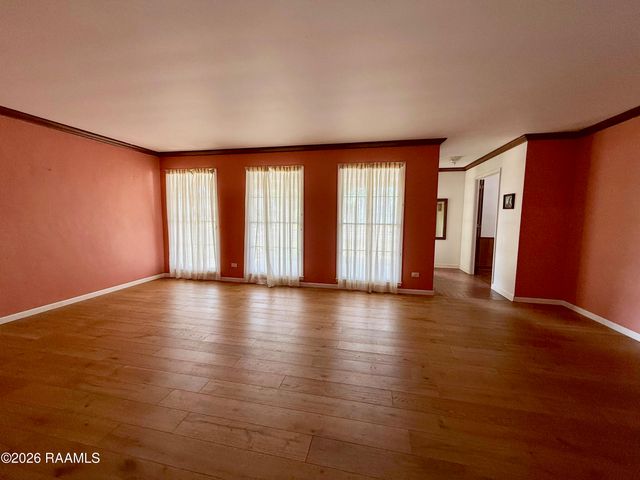 320 Duperier Avenue, New Iberia, LA 70563