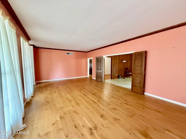 320 Duperier Avenue, New Iberia, LA 70563