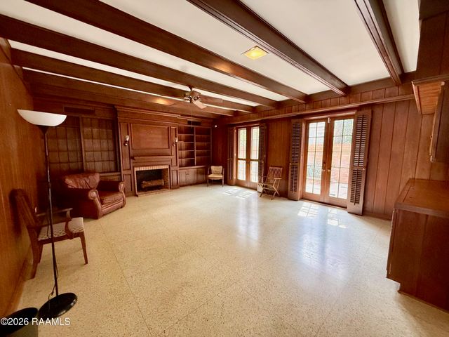 320 Duperier Avenue, New Iberia, LA 70563