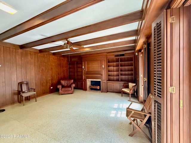 320 Duperier Avenue, New Iberia, LA 70563