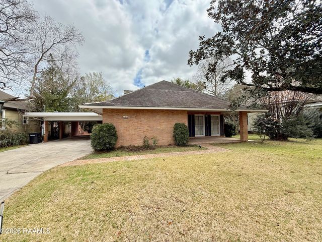 320 Duperier Avenue, New Iberia, LA 70563