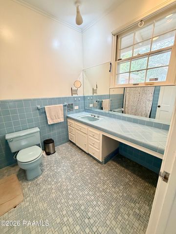 320 Duperier Avenue, New Iberia, LA 70563