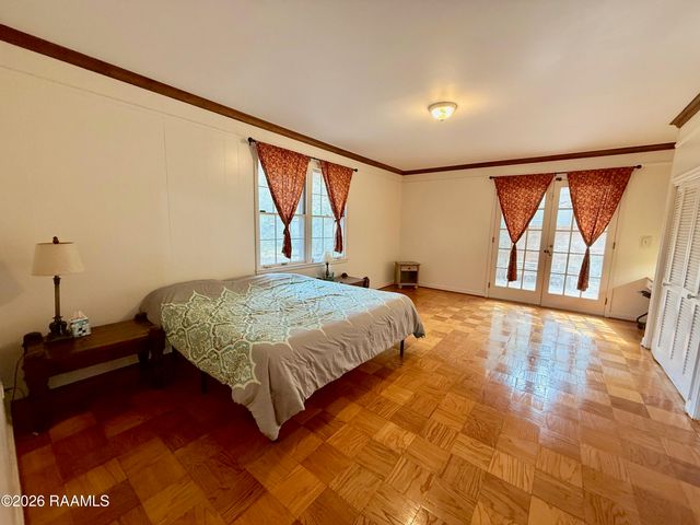 320 Duperier Avenue, New Iberia, LA 70563