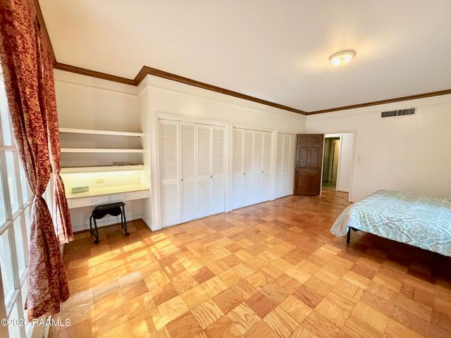 320 Duperier Avenue, New Iberia, LA 70563