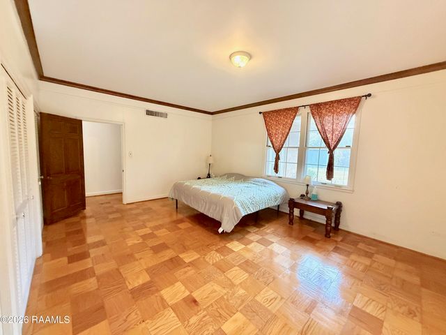 320 Duperier Avenue, New Iberia, LA 70563