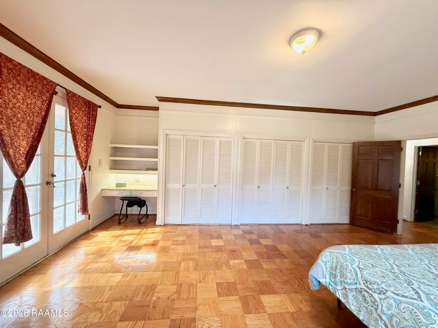 320 Duperier Avenue, New Iberia, LA 70563