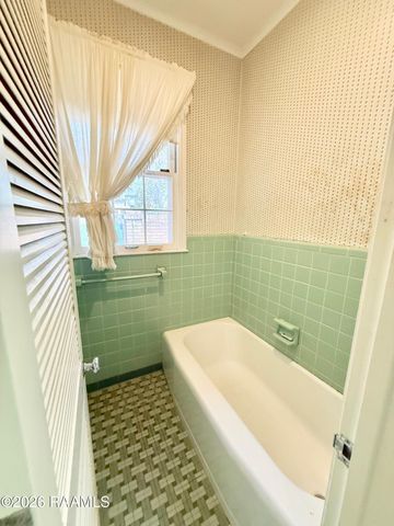 320 Duperier Avenue, New Iberia, LA 70563