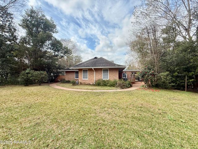 320 Duperier Avenue, New Iberia, LA 70563