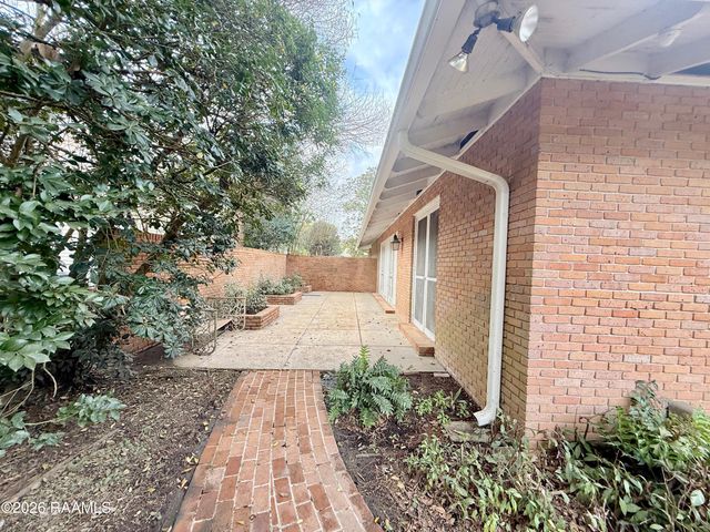 320 Duperier Avenue, New Iberia, LA 70563