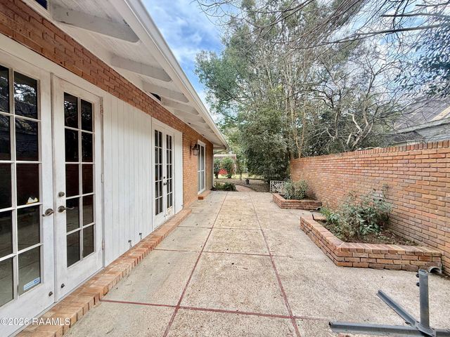 320 Duperier Avenue, New Iberia, LA 70563