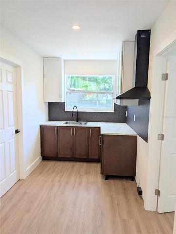 8206 N 19TH STREET, Tampa, FL 33604