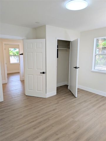 8206 N 19TH STREET, Tampa, FL 33604
