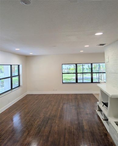8206 N 19TH STREET, Tampa, FL 33604