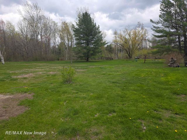 7469 Highland Drive, Moffatt Twp, MI 48610