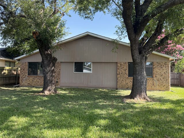 1206 Brook Hill Lane, Arlington, TX 76014