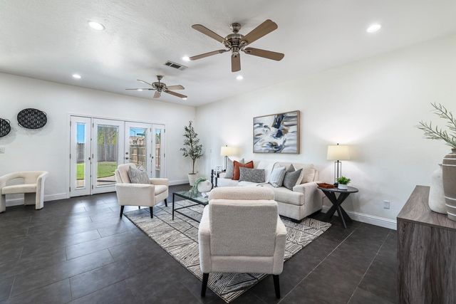 6847 E Townsend Avenue, Fresno, CA 93727