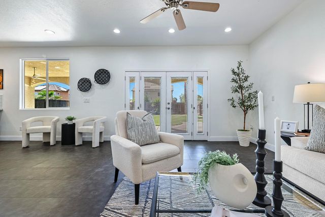 6847 E Townsend Avenue, Fresno, CA 93727