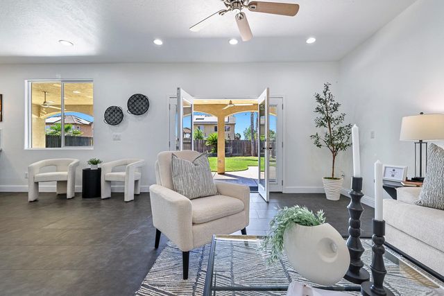 6847 E Townsend Avenue, Fresno, CA 93727