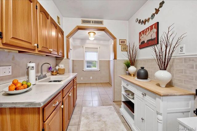 2849 E 195th Street, Bronx, NY 10461