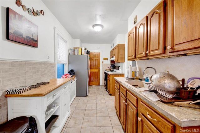 2849 E 195th Street, Bronx, NY 10461