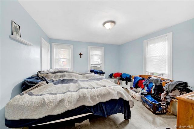 2849 E 195th Street, Bronx, NY 10461