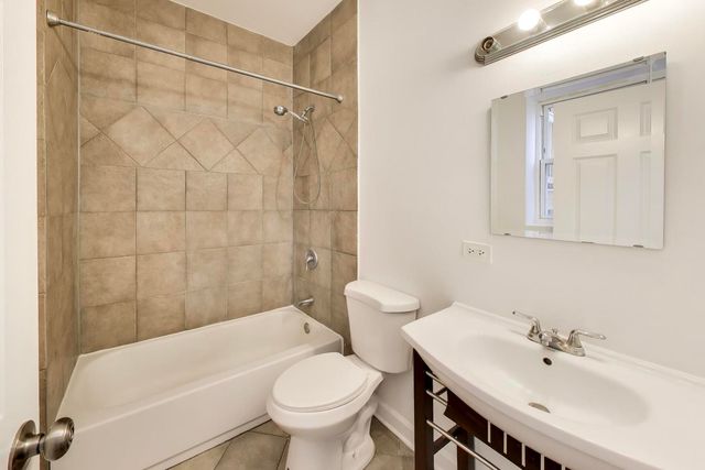 2809 W Washington Boulevard 201, Chicago, IL 60612