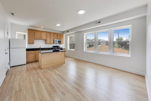 2809 W Washington Boulevard 201, Chicago, IL 60612
