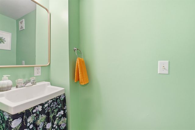 446 Colchester Avenue, Burlington, VT 05401