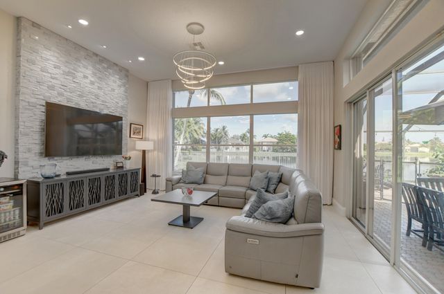 19211 N Creekshore Court, Boca Raton, FL 33498