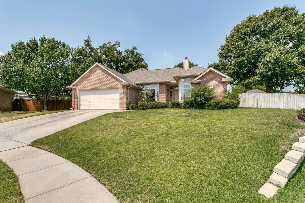 802 Edury Court, Euless, TX 76039