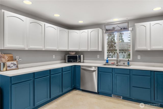 1311 E Island Lake Drive, Shelton, WA 98584