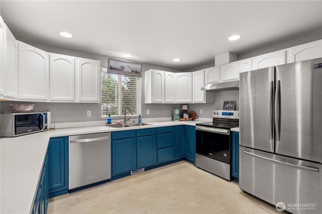 1311 E Island Lake Drive, Shelton, WA 98584