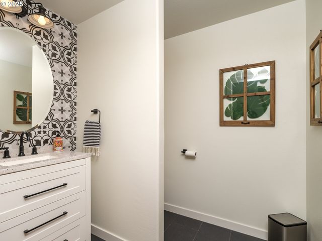 33340 SUNSET BEACH Ln, Warrenton, OR 97146