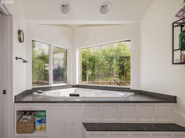 33340 SUNSET BEACH Ln, Warrenton, OR 97146