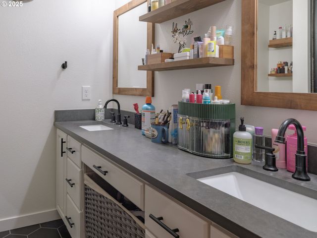 33340 SUNSET BEACH Ln, Warrenton, OR 97146