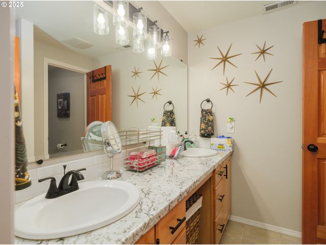 33340 SUNSET BEACH Ln, Warrenton, OR 97146