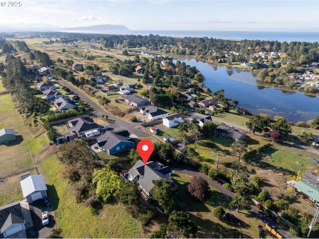 33340 SUNSET BEACH Ln, Warrenton, OR 97146